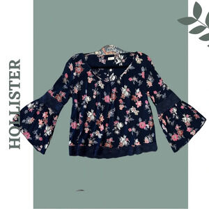 🛍️3/$40 Hollister Navy Floral Pront Peasant Top
Bell Sleeve  Lace Detail  Small
